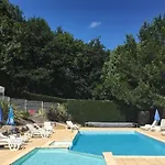 Avec Terrasse A Sauveterre-de-rouergue, 2 Chambres, Equipements Complets - Api-1-52-410 캠프장 Sauveterre-de-Rouergue