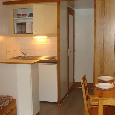 Κάμπινγκ Avec Terrasse A Sauveterre-de-rouergue, 2 Chambres, Equipements Complets - Api-1-52-410