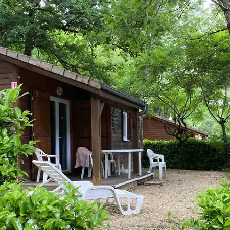 Avec Terrasse A Sauveterre-de-rouergue, 2 Chambres, Equipements Complets - Api-1-52-410 * Sauveterre-de-Rouergue