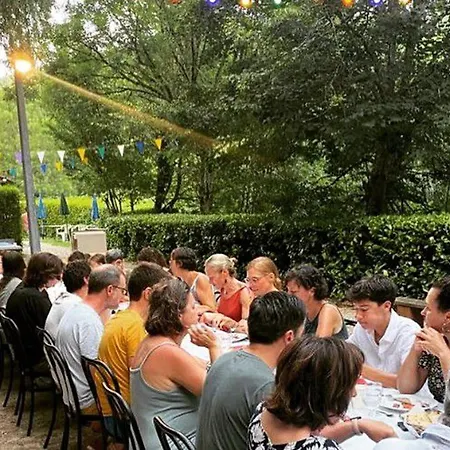 Avec Terrasse A Sauveterre-de-rouergue, 2 Chambres, Equipements Complets - Api-1-52-410