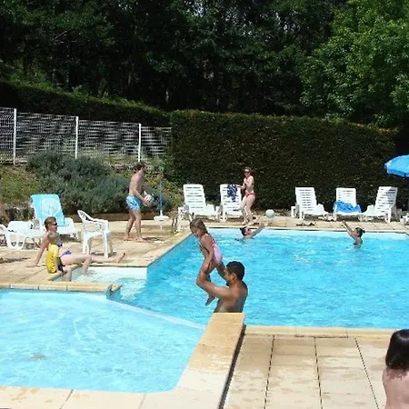 Avec Terrasse A Sauveterre-de-rouergue, 2 Chambres, Equipements Complets - Api-1-52-410 Sauveterre-de-Rouergue