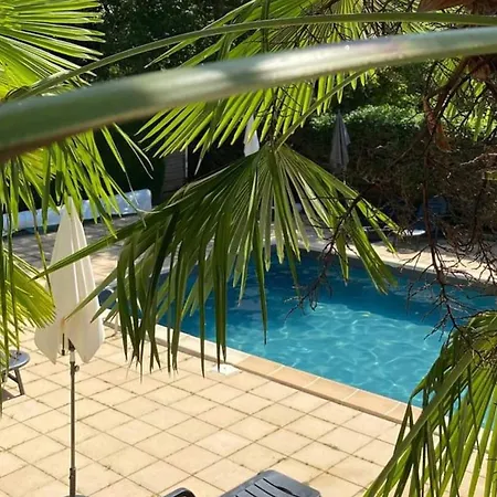 Avec Terrasse A Sauveterre-de-rouergue, 2 Chambres, Equipements Complets - Api-1-52-410 营地 Sauveterre-de-Rouergue