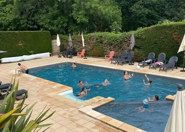 אתר קמפינג Avec Terrasse A Sauveterre-de-rouergue, 2 Chambres, Equipements Complets - Api-1-52-410 *