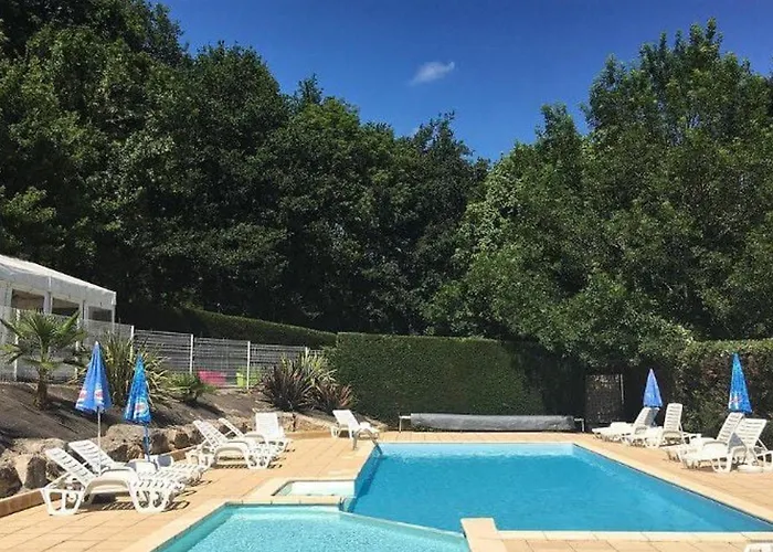 Avec Terrasse A Sauveterre-de-rouergue, 2 Chambres, Equipements Complets - Api-1-52-410 אתר קמפינג Sauveterre-de-Rouergue