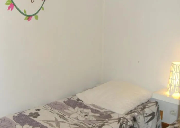 Avec Terrasse A Sauveterre-de-rouergue, 2 Chambres, Equipements Complets - Api-1-52-410 אתר קמפינג Sauveterre-de-Rouergue