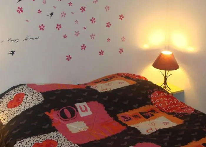 Avec Terrasse A Sauveterre-de-rouergue, 2 Chambres, Equipements Complets - Api-1-52-410 *