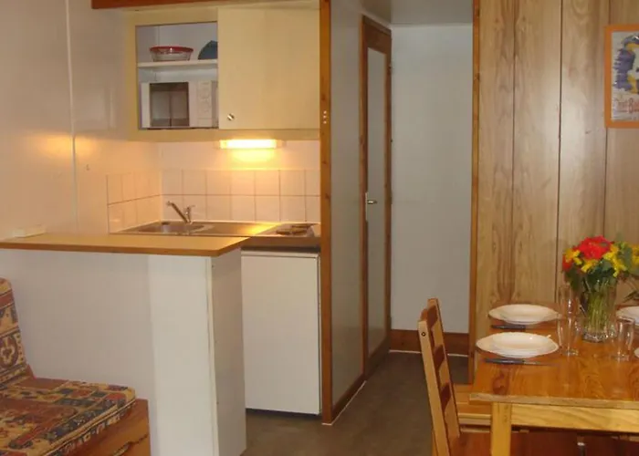 אתר קמפינג Avec Terrasse A Sauveterre-de-rouergue, 2 Chambres, Equipements Complets - Api-1-52-410