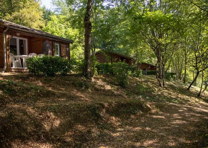 אתר קמפינג Avec Terrasse A Sauveterre-de-rouergue, 2 Chambres, Equipements Complets - Api-1-52-410 *