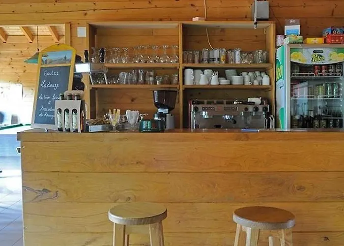 Avec Terrasse A Sauveterre-de-rouergue, 2 Chambres, Equipements Complets - Api-1-52-410 אתר קמפינג