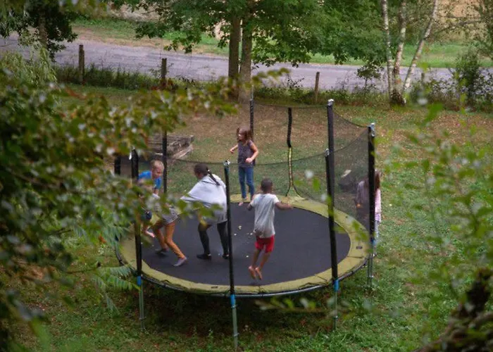 אתר קמפינג Avec Terrasse A Sauveterre-de-rouergue, 2 Chambres, Equipements Complets - Api-1-52-410 *