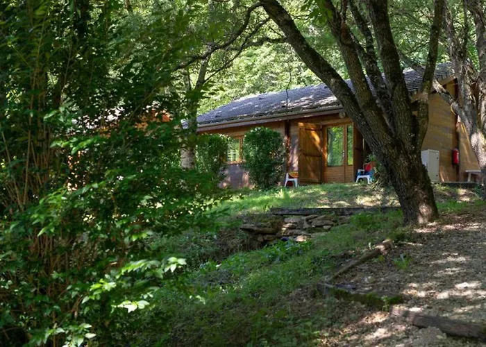 אתר קמפינג Avec Terrasse A Sauveterre-de-rouergue, 2 Chambres, Equipements Complets - Api-1-52-410 *