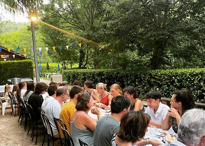 Avec Terrasse A Sauveterre-de-rouergue, 2 Chambres, Equipements Complets - Api-1-52-410