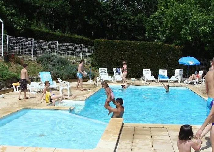 Avec Terrasse A Sauveterre-de-rouergue, 2 Chambres, Equipements Complets - Api-1-52-410 Sauveterre-de-Rouergue